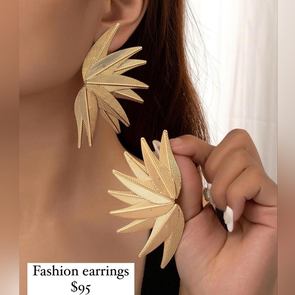 Gold Plated Leaf Model Post Back Halfear Earrings - image 3